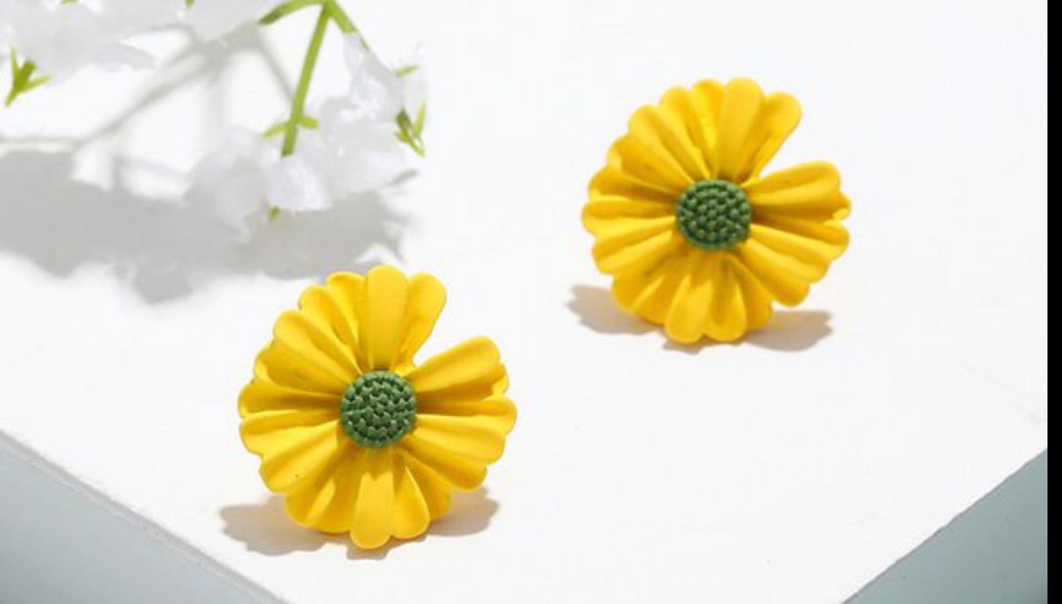 Small Acrylic Daisy Studs for Women